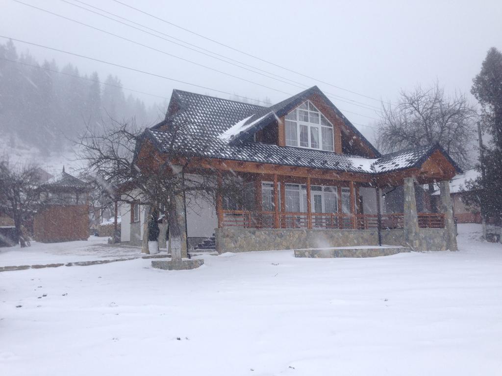 Cottage Familiya Verkhovyna Exterior photo